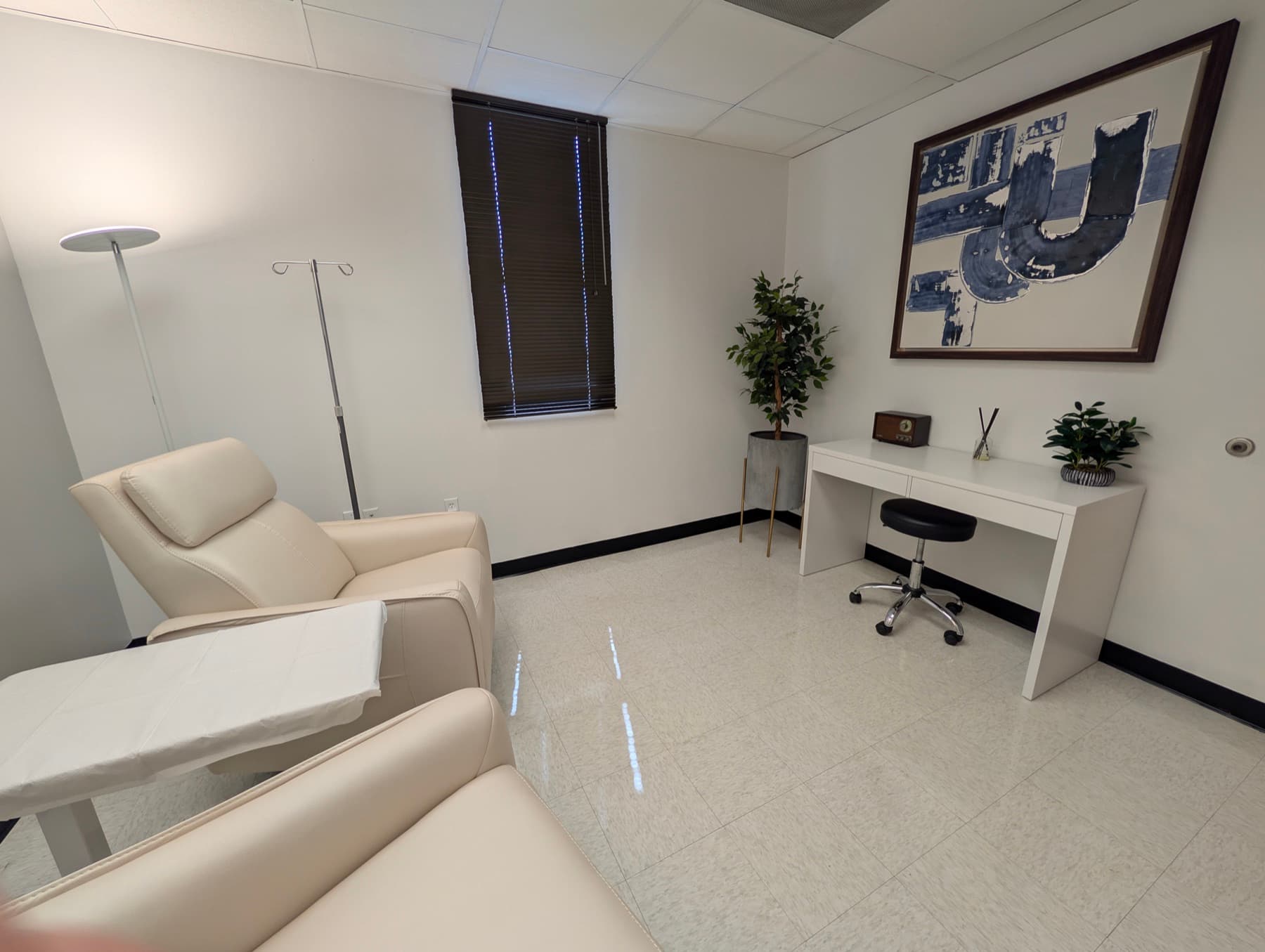 IV recliner near natural light at Aspire's Metairie clinic